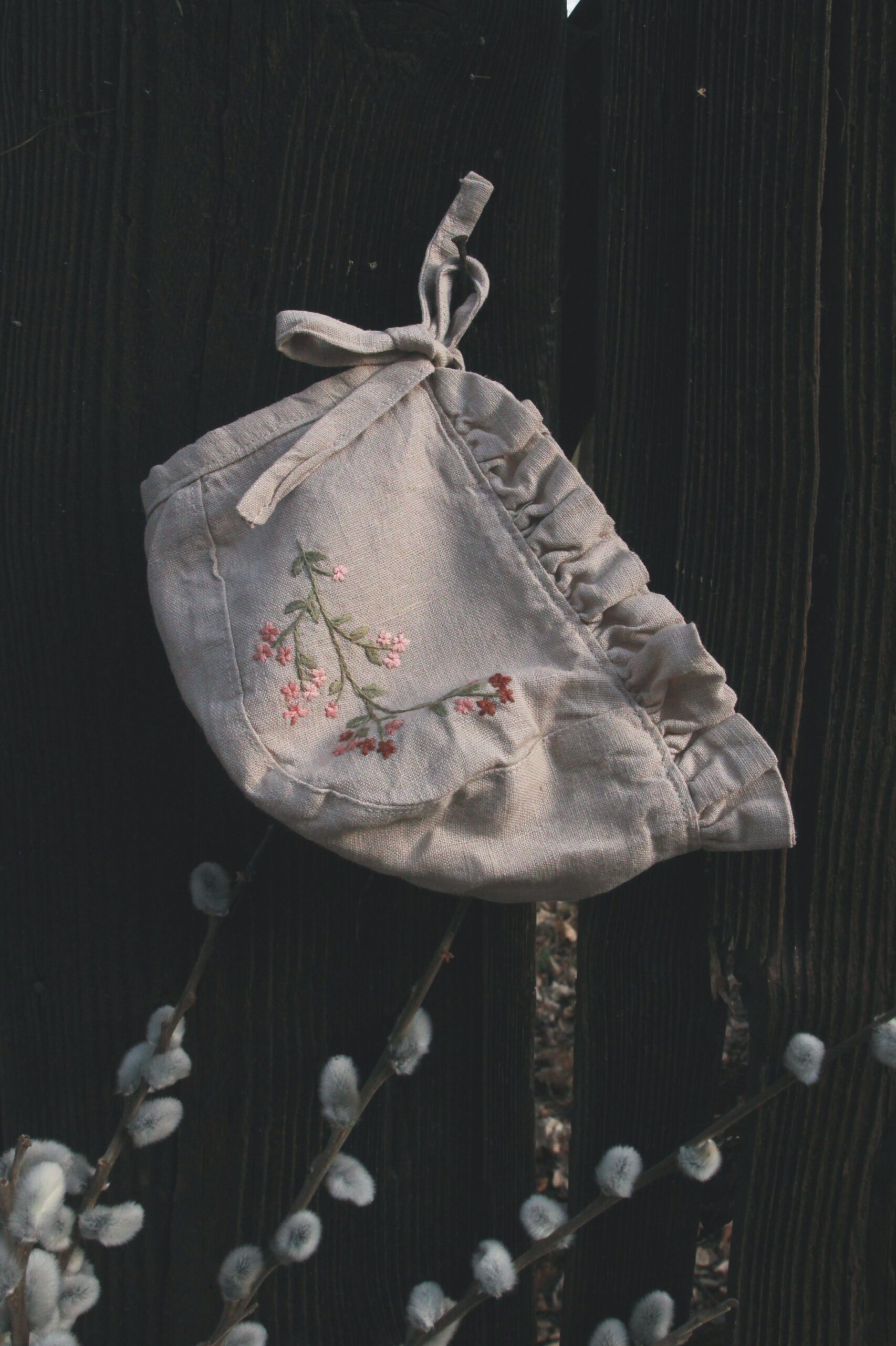 Bonetka- czerwone kwiatki- 0-3 miesiące