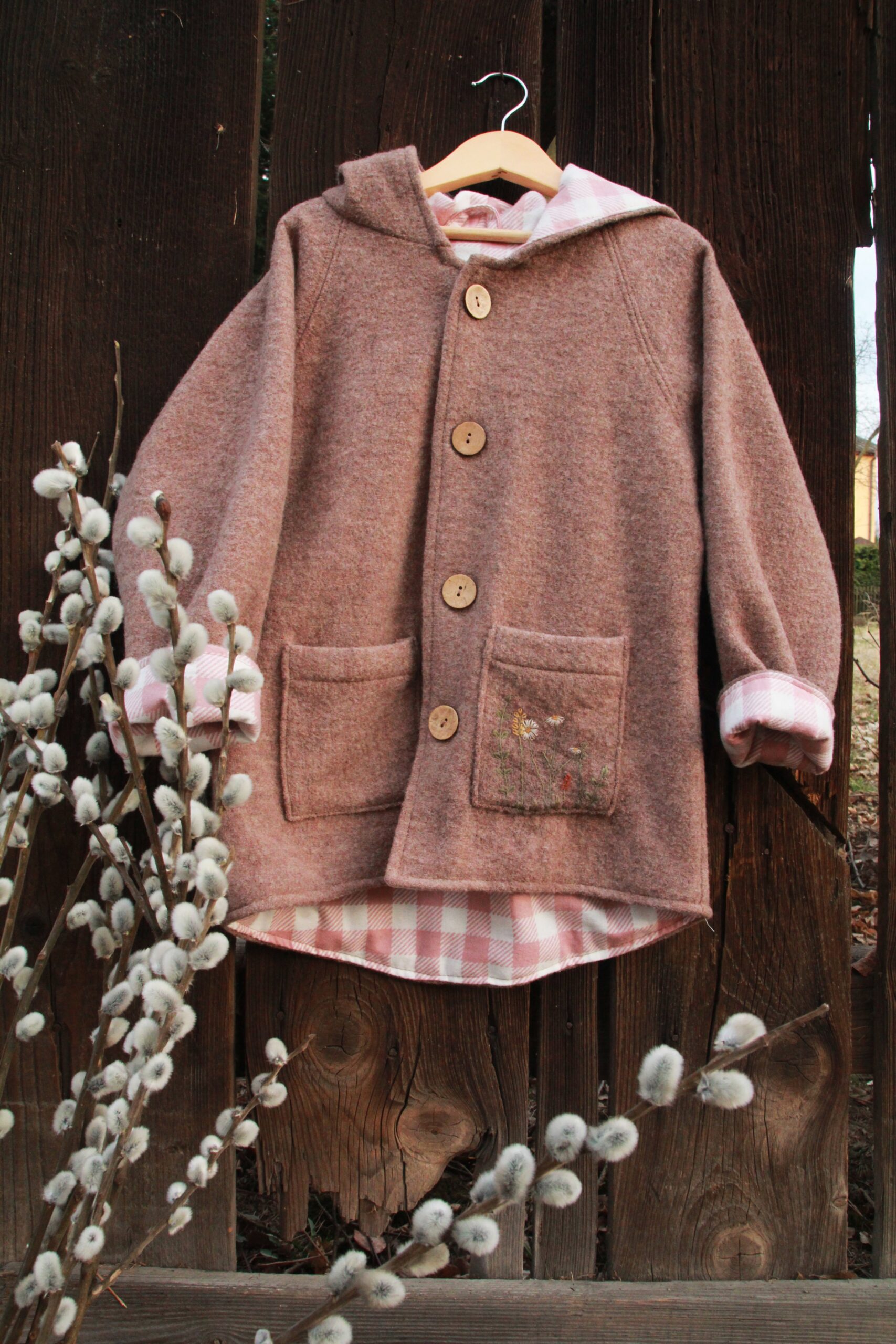 Wełniana Kurtka Merino z Ręcznym Haftem – „Łąka”