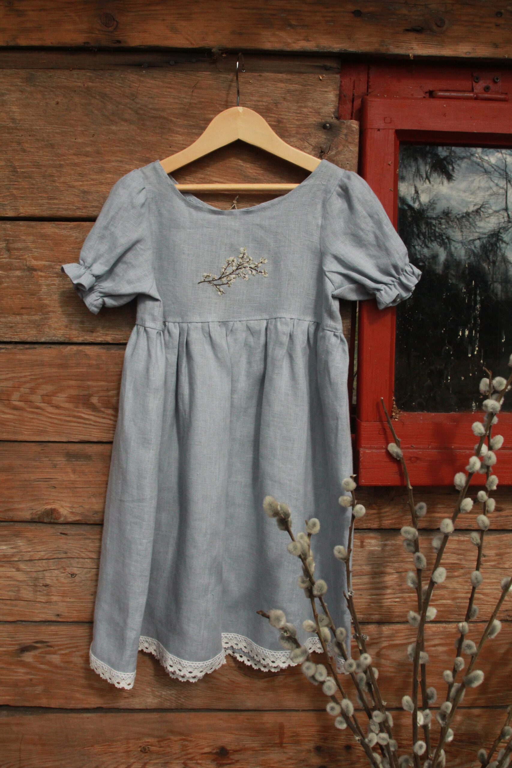 Sukienka Jagienka- kwiat jabłoni- 110